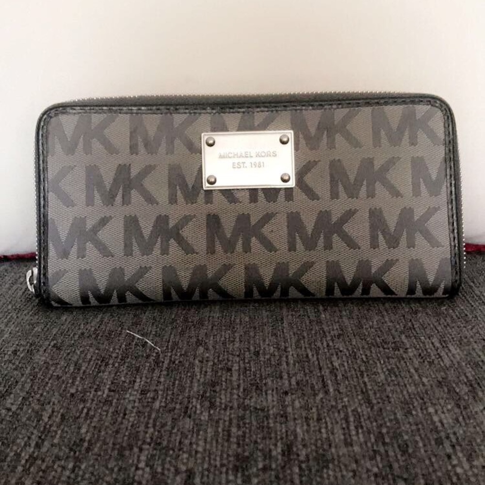 Michael Kors logo jet set grey wallet